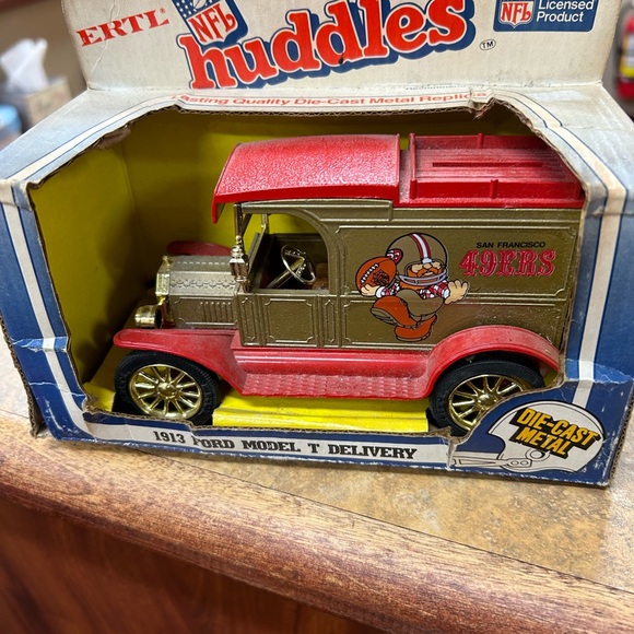 San Francisco 49er Ertl Collectibles NFL 1913 Ford Model T Delivery Truck Coin - Picture 4 of 6